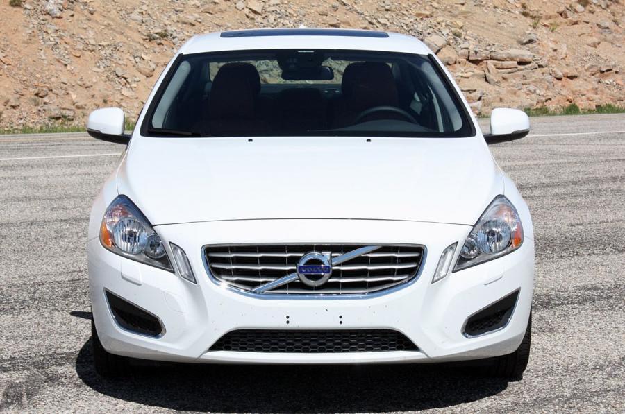  Volvo S60 T5 AWD 2013 года  (фото 5 из 40)